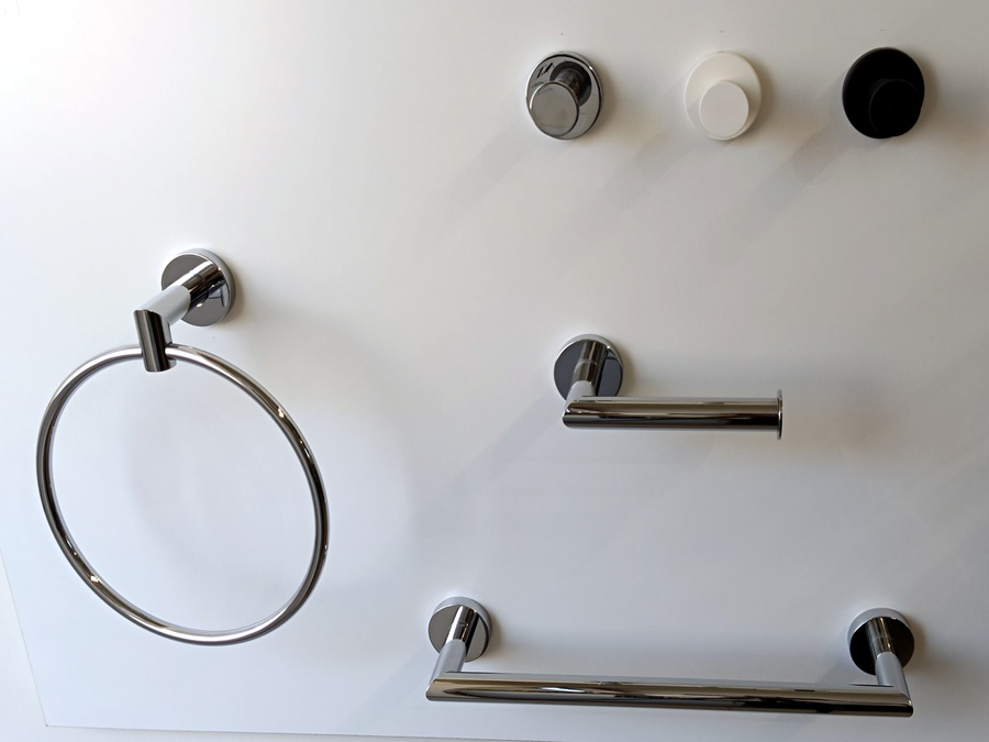 Alcuni accessori bagno disponibili nel nostro showroom