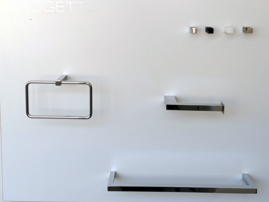 Alcuni accessori bagno disponibili nel nostro showroom