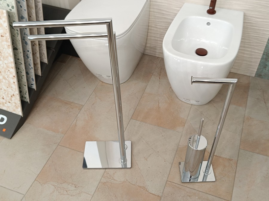 Alcuni accessori bagno disponibili nel nostro showroom