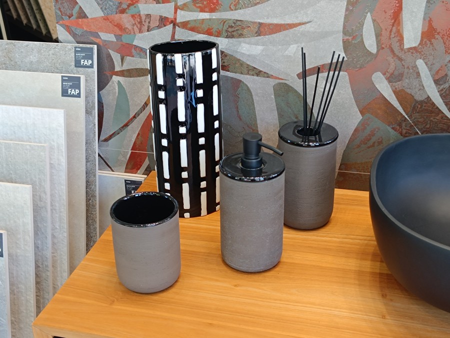 Alcuni accessori bagno disponibili nel nostro showroom