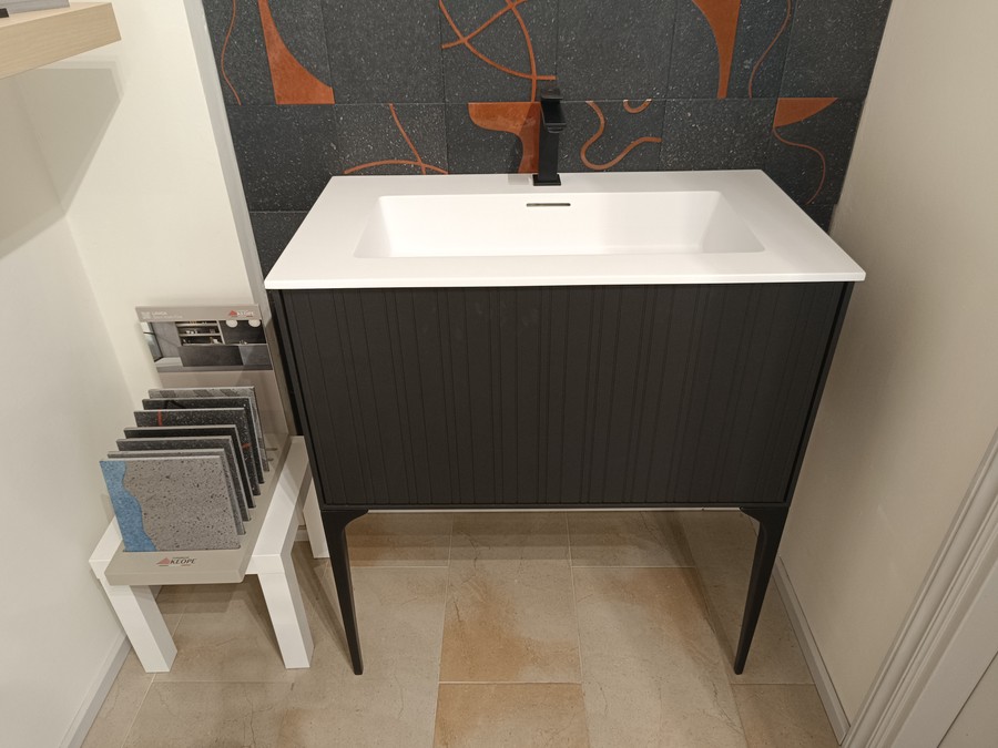 Alcuni articoli di arredo bagno disponibili nel nostro showroom