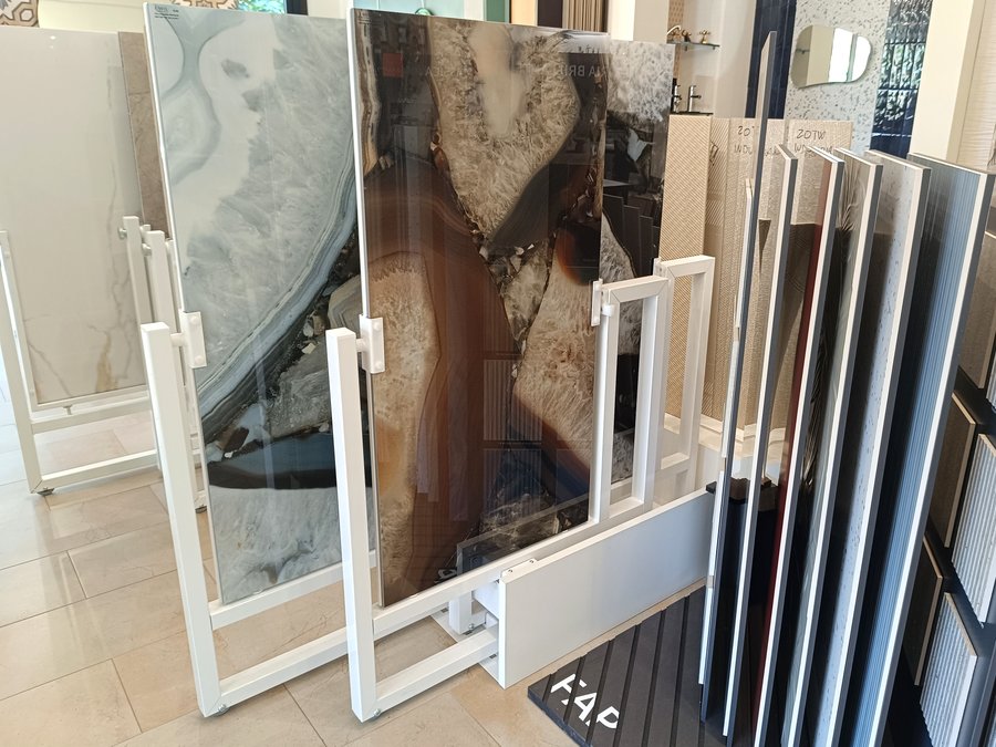 Alcuni rivestimenti disponibili nel nostro showroom