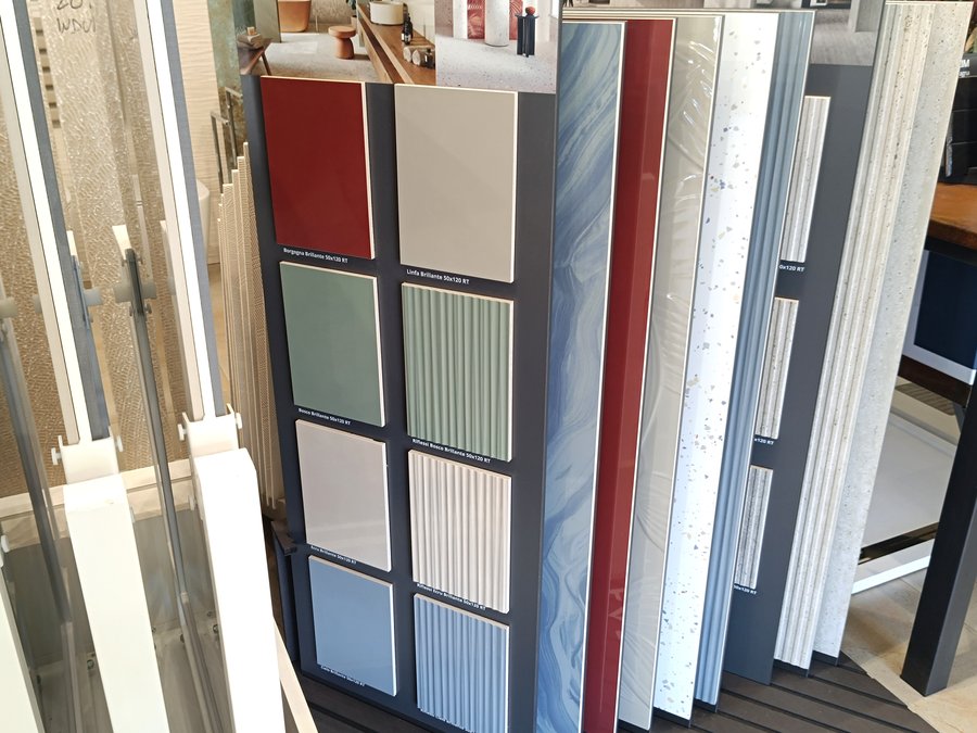 Alcuni rivestimenti disponibili nel nostro showroom