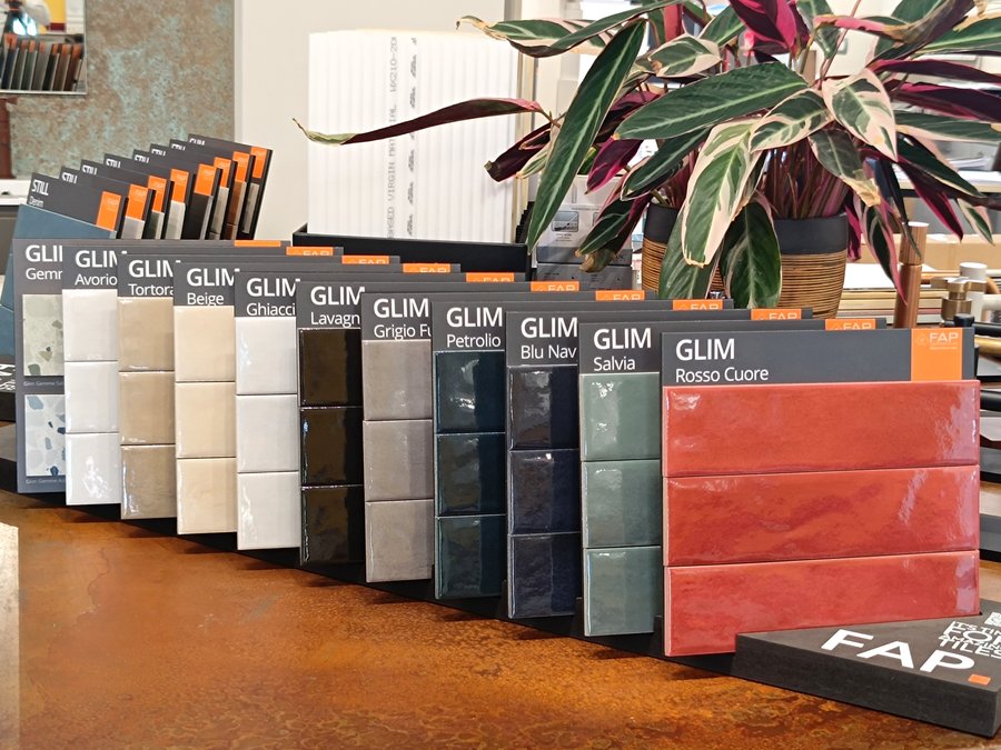 Alcuni rivestimenti disponibili nel nostro showroom
