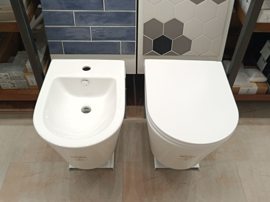 Alcuni sanitari disponibili nel nostro showroom