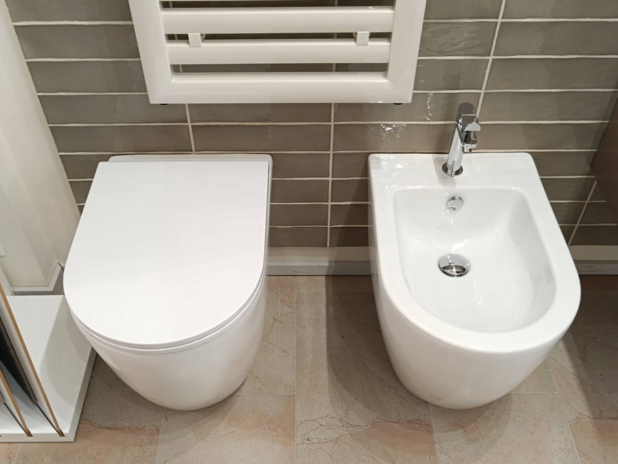 Alcuni sanitari disponibili nel nostro showroom